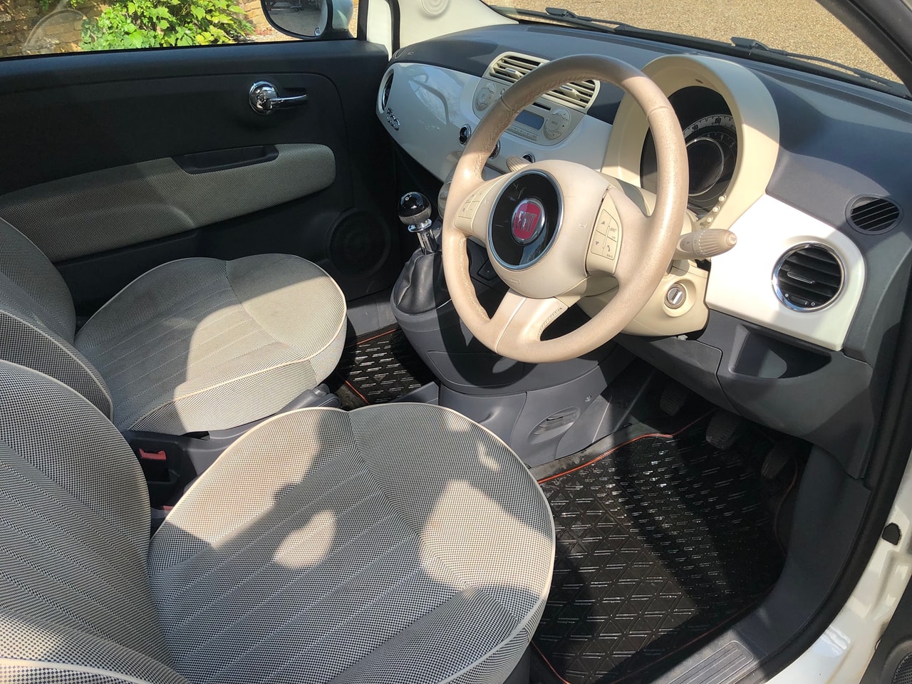 2010 FIAT 500 1.2i Lounge - Picture 6 of 11