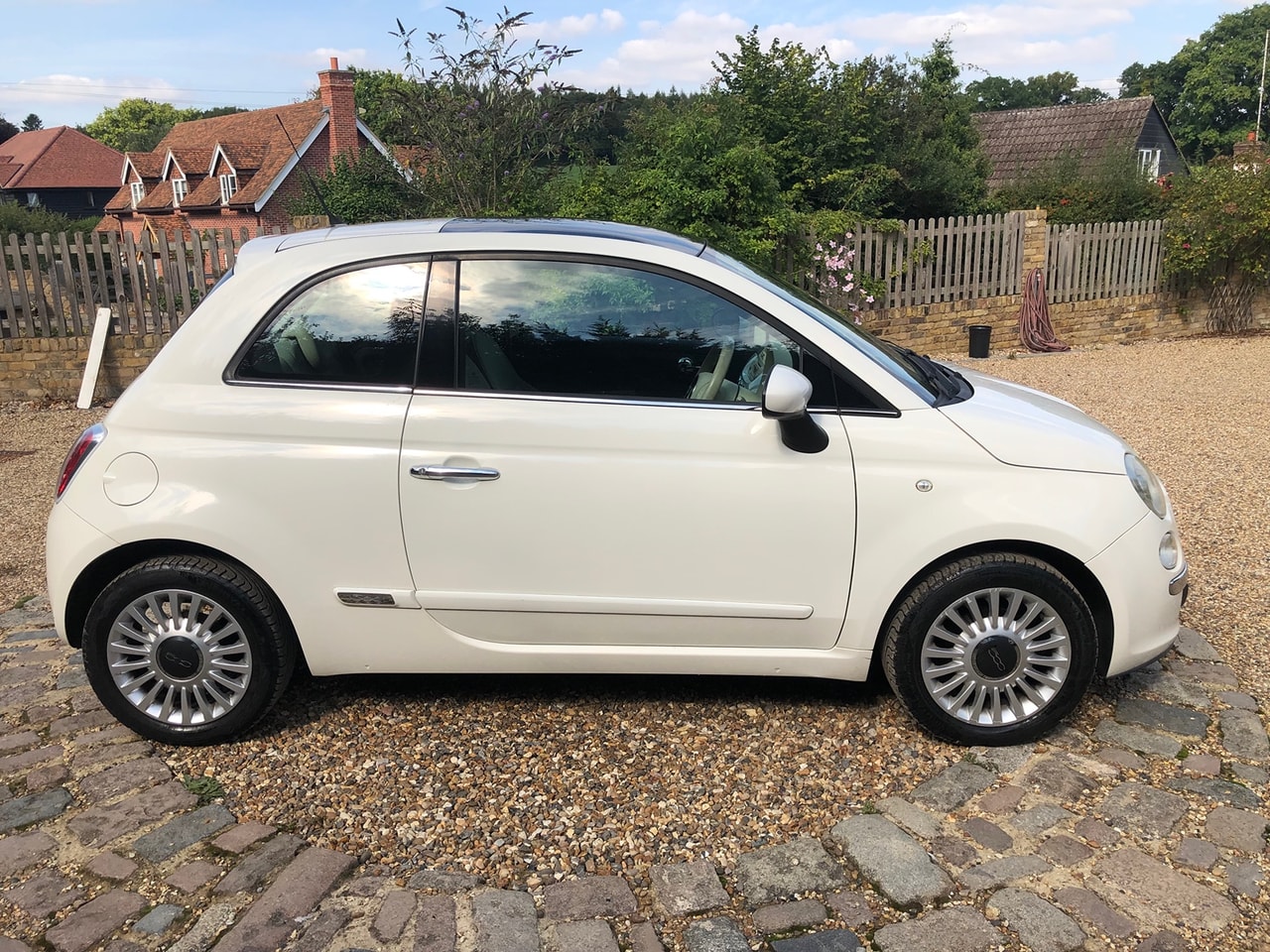 2010 FIAT 500 1.2i Lounge - Picture 3 of 11