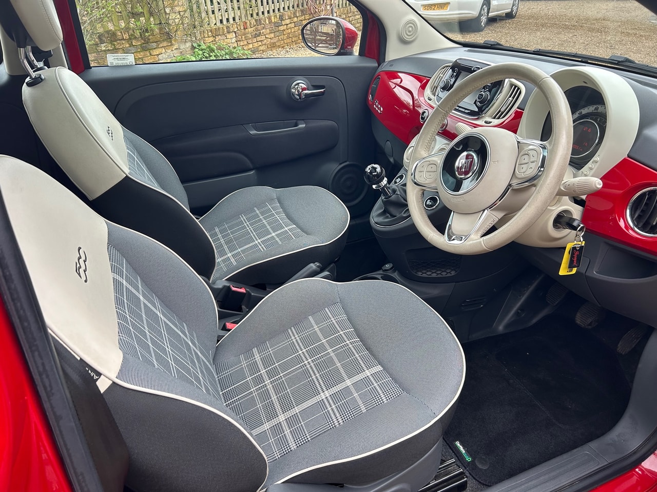 2015 FIAT 500 1.2i Lounge S/S - Picture 6 of 13