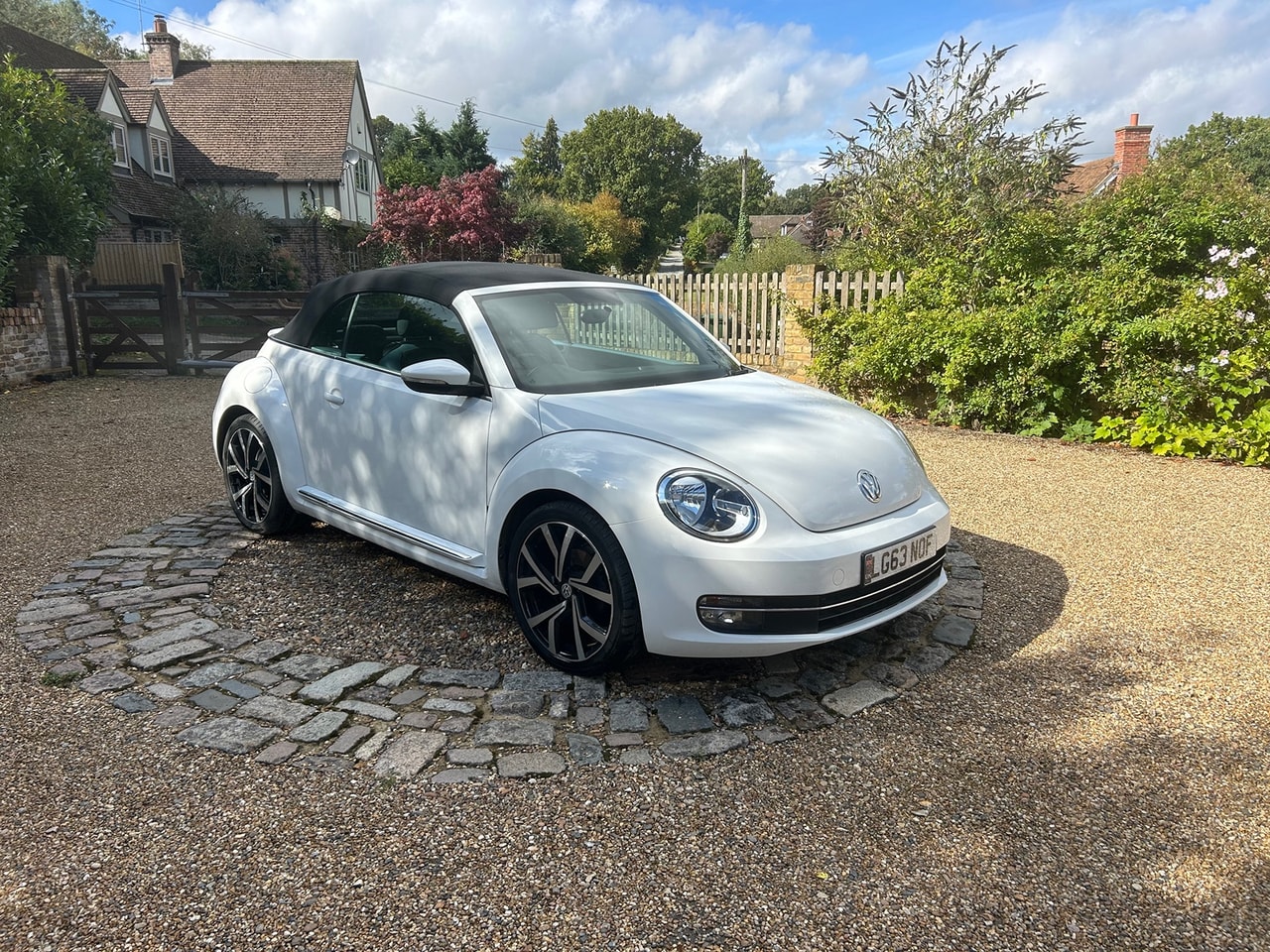 2013 VOLKSWAGEN Beetle Design 1.6 TDI BlueMotion Technology DSG - Picture 2 of 21