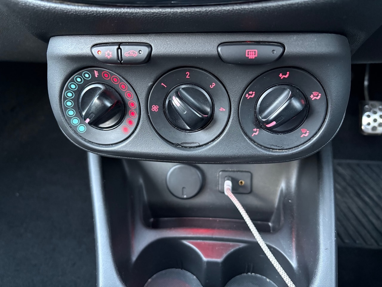 2015 VAUXHALL Corsa SRi 1.4i 90PS ecoFLEX - Picture 12 of 14