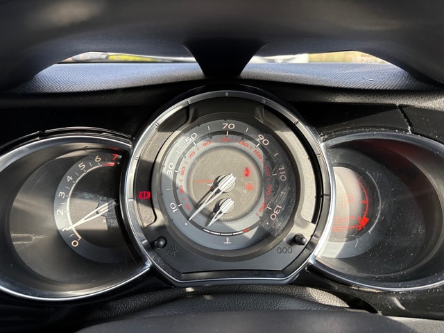 2011 CITROEN DS3 VTi 120 Auto DStyle - Picture 6 of 13