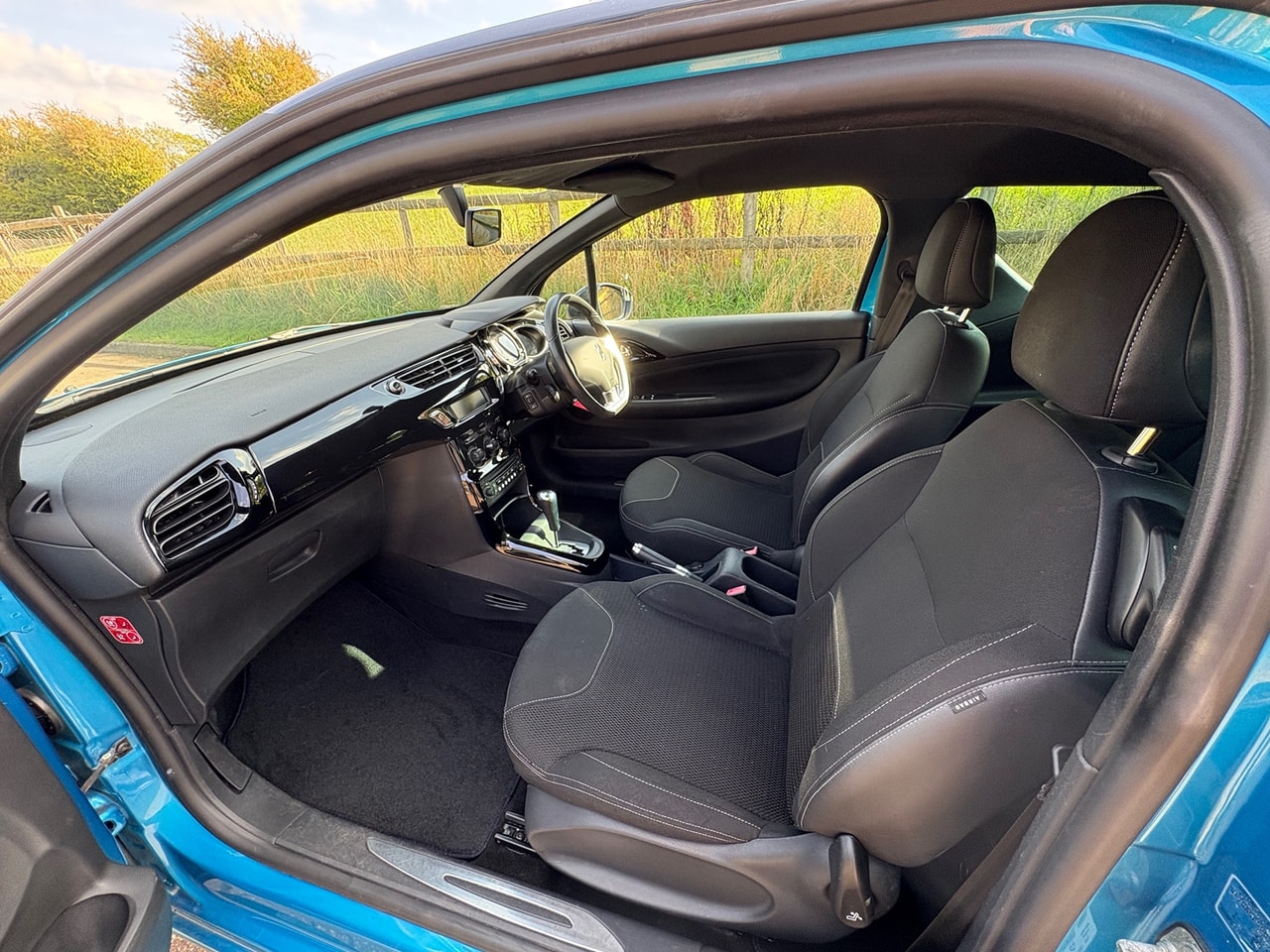 2011 CITROEN DS3 VTi 120 Auto DStyle - Picture 11 of 13