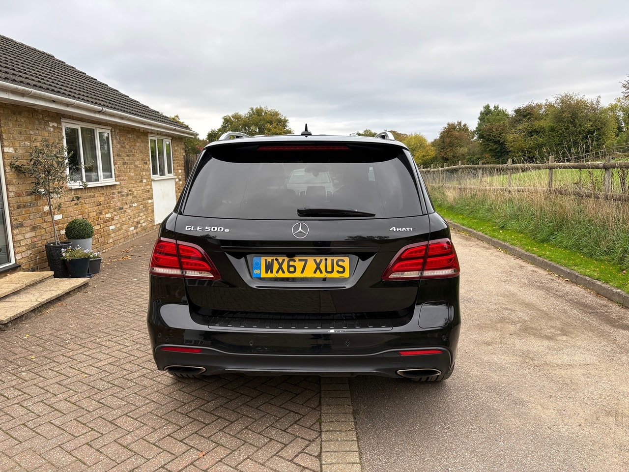 2017 Mercedes-benz GLE-Class GLE 500 e 4MATIC AMG Line - Picture 4 of 17