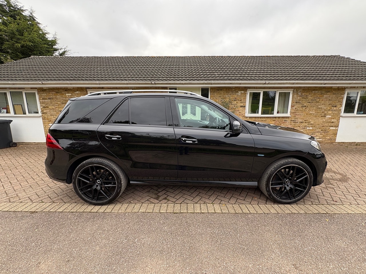 2017 Mercedes-benz GLE-Class GLE 500 e 4MATIC AMG Line - Picture 3 of 17