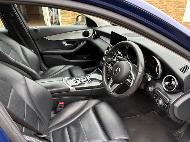 2019 Mercedes-benz GLC-Class GLC 250 4MATIC Sport - Picture 7 of 17