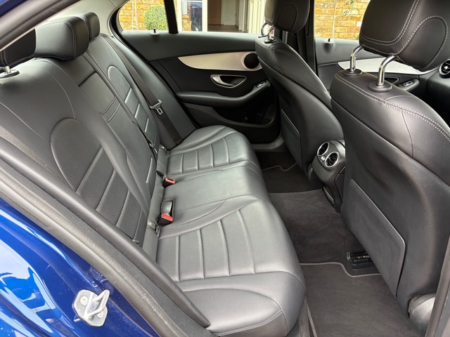 2019 Mercedes-benz GLC-Class GLC 250 4MATIC Sport - Picture 9 of 17
