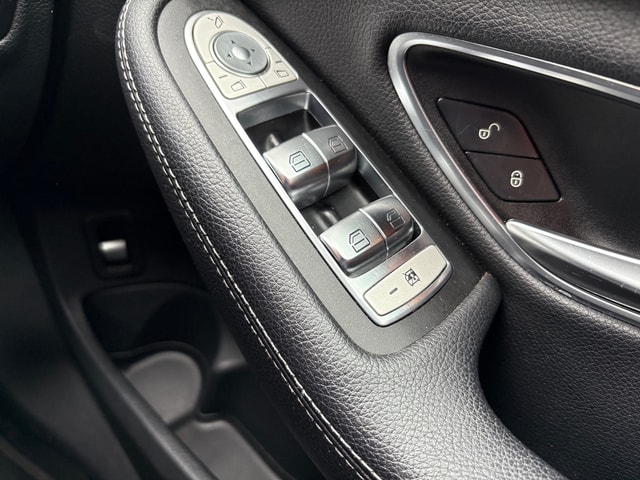 2019 Mercedes-benz GLC-Class GLC 250 4MATIC Sport - Picture 16 of 17