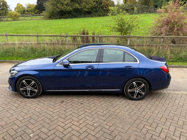 2019 Mercedes-benz GLC-Class GLC 250 4MATIC Sport - Picture 5 of 17