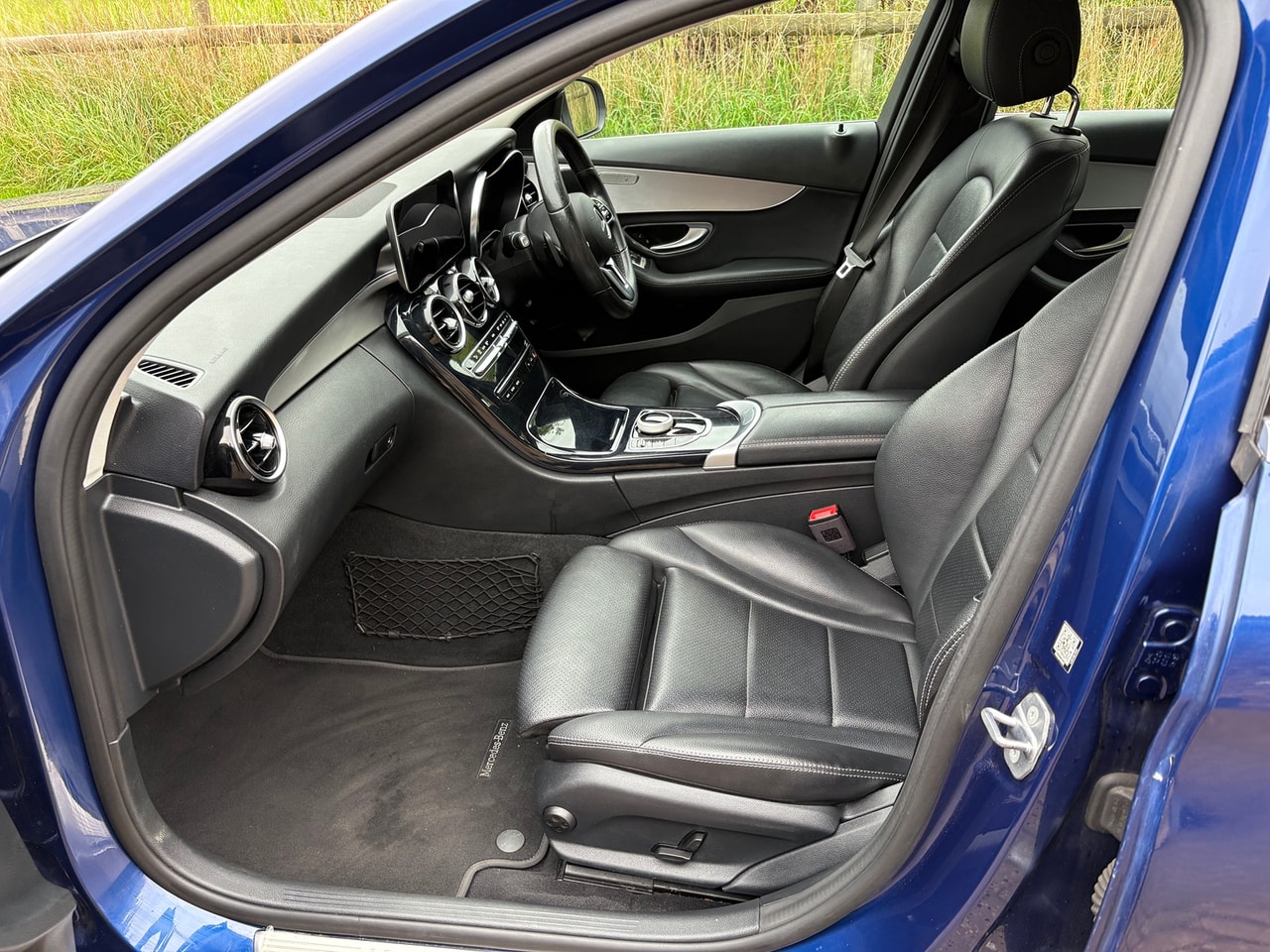 2019 Mercedes-benz GLC-Class GLC 250 4MATIC Sport - Picture 12 of 17