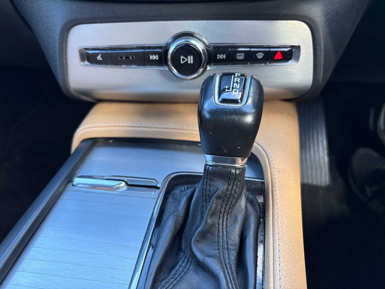 2015 VOLVO XC90 2.0 D5 AWD Momentum 4wd Auto - Picture 18 of 20