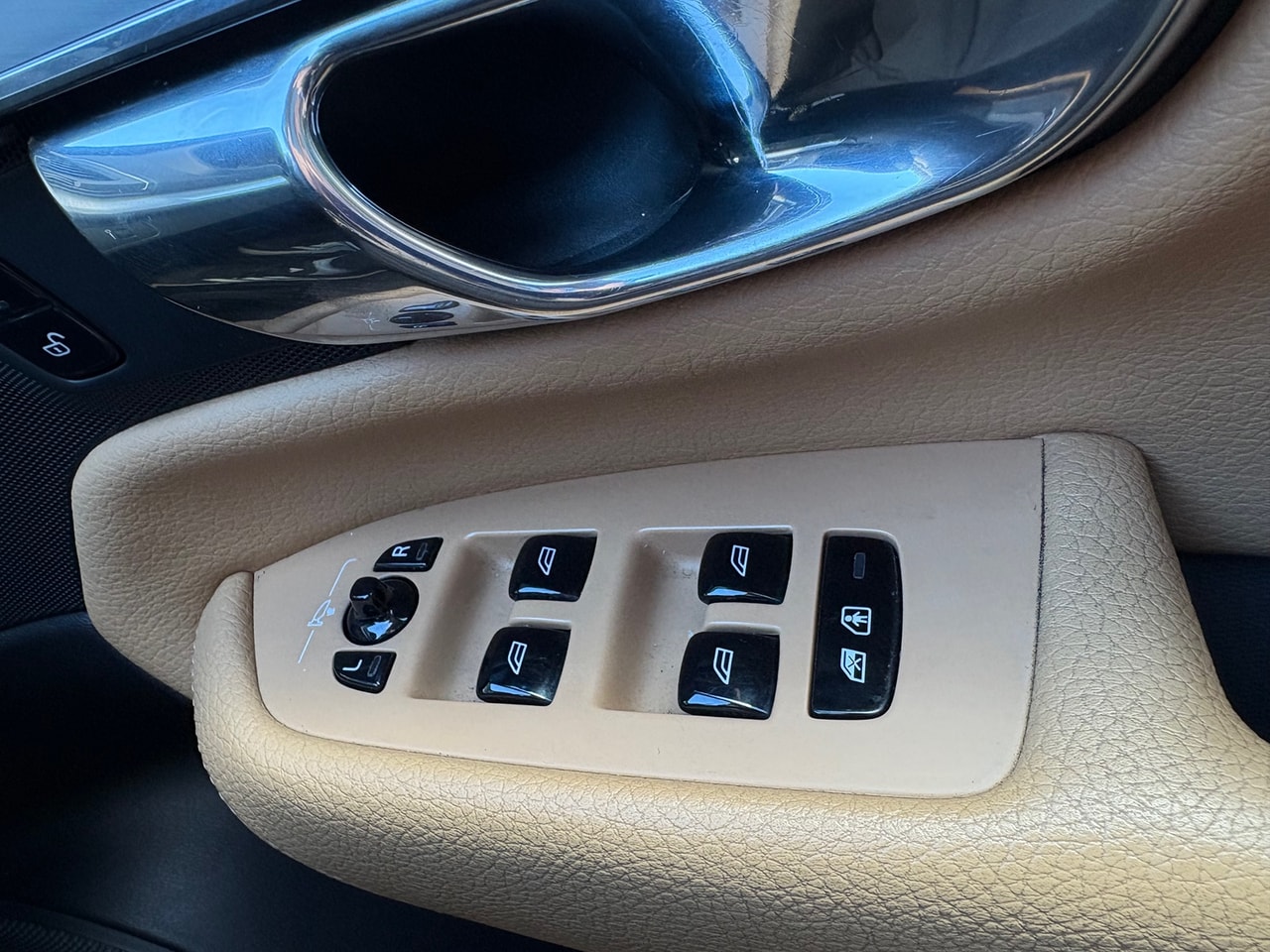 2015 VOLVO XC90 2.0 D5 AWD Momentum 4wd Auto - Picture 10 of 20