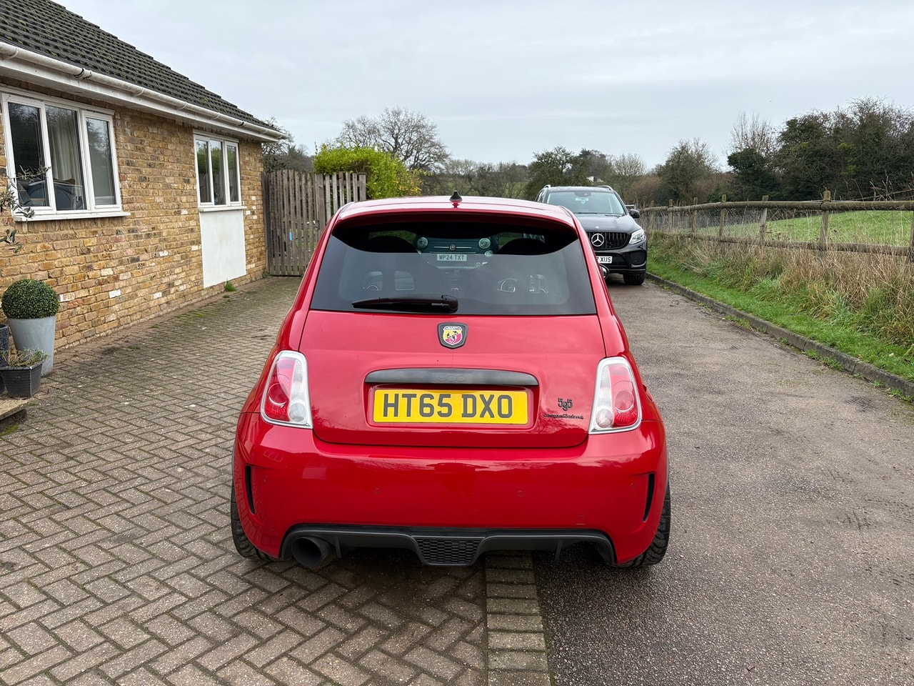 2016 ABARTH 595 1.4 16v T-Jet 180HP Competizione - Picture 4 of 15