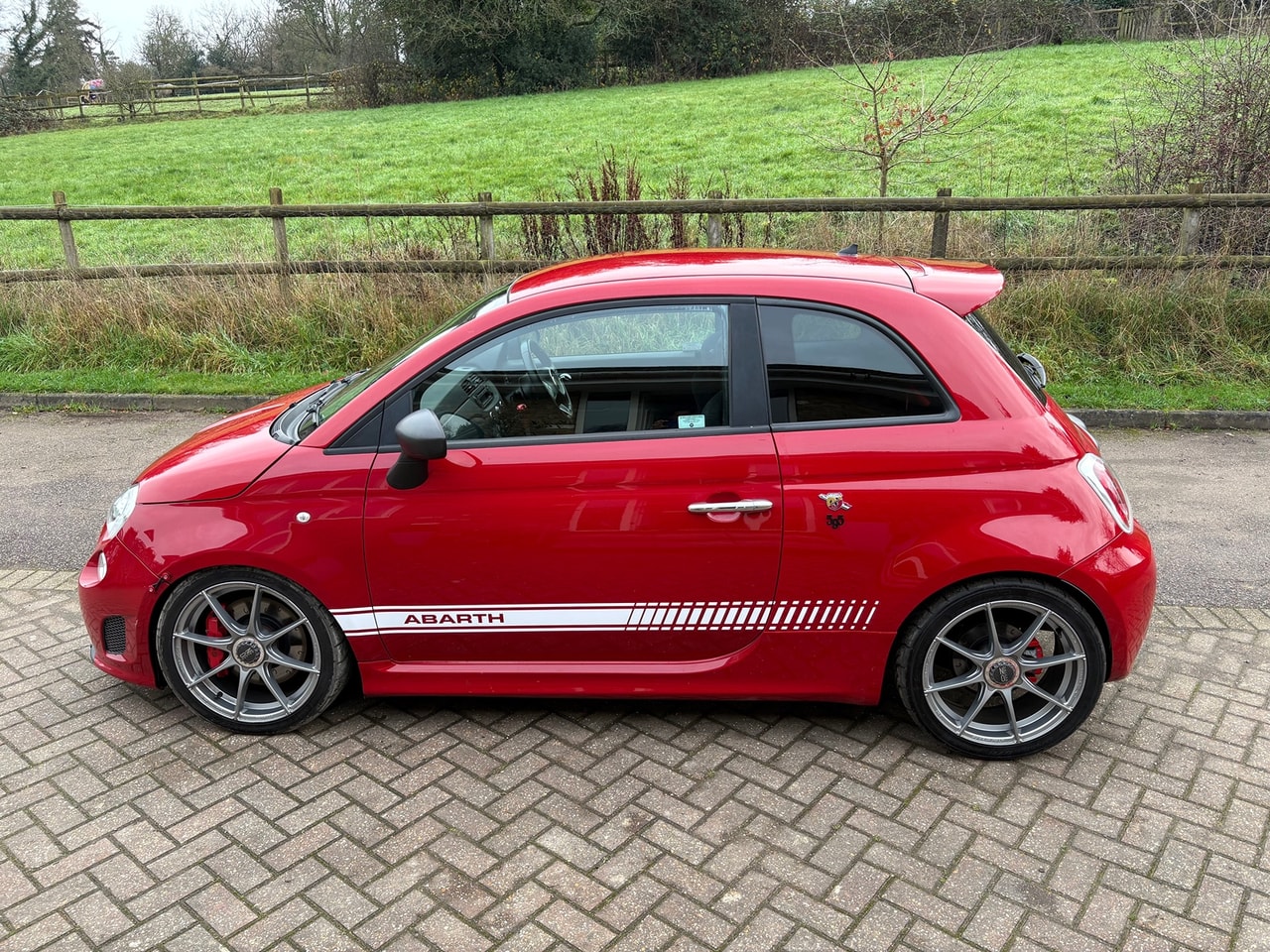 2016 ABARTH 595 1.4 16v T-Jet 180HP Competizione - Picture 5 of 15