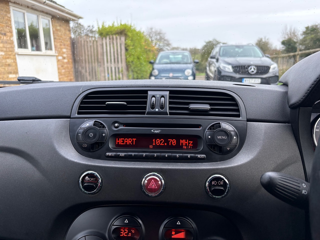 2016 ABARTH 595 1.4 16v T-Jet 180HP Competizione - Picture 13 of 15