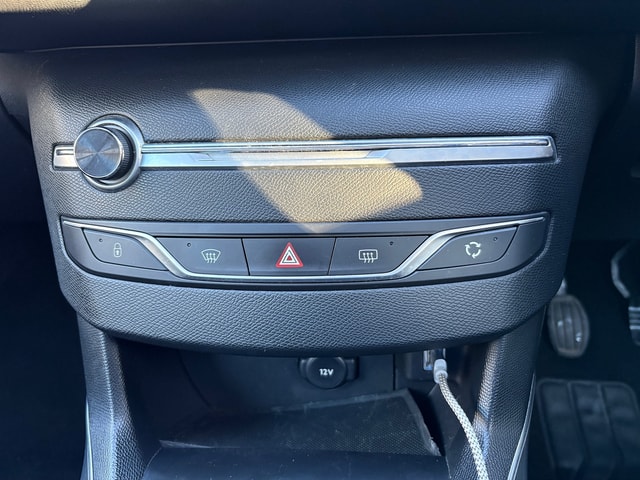 2019 PEUGEOT 308 Allure 1.2L PureTech 130 S&S - Picture 17 of 19