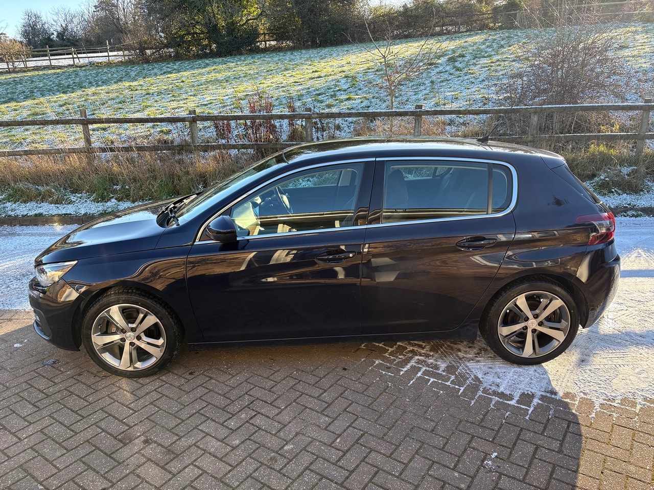 2019 PEUGEOT 308 Allure 1.2L PureTech 130 S&S - Picture 5 of 19
