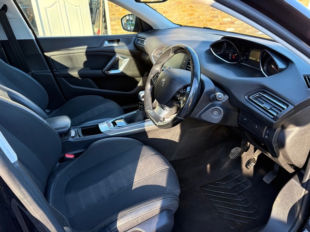 2019 PEUGEOT 308 Allure 1.2L PureTech 130 S&S - Picture 7 of 19