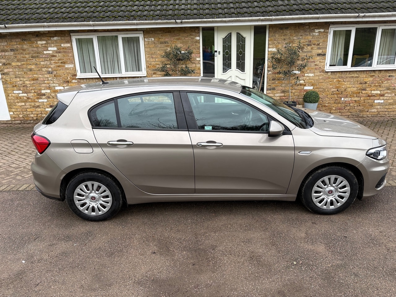 2017 FIAT Tipo Easy 1.4 95HP MT - Picture 3 of 16