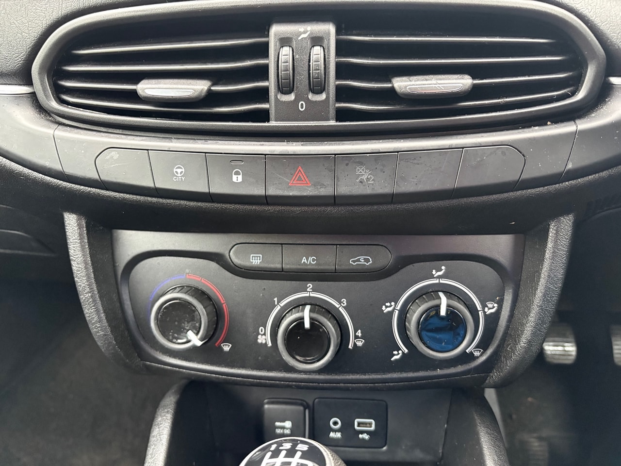 2017 FIAT Tipo Easy 1.4 95HP MT - Picture 14 of 16