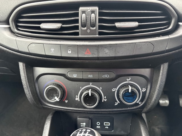 2017 FIAT Tipo Easy 1.4 95HP MT - Picture 14 of 16