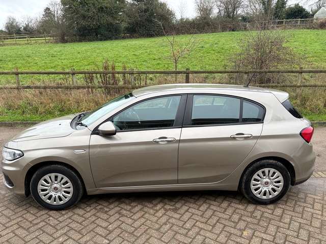 2017 FIAT Tipo Easy 1.4 95HP MT - Picture 5 of 16