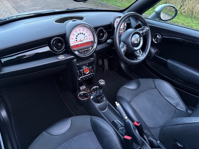 2012 MINI MINI Cooper Roadster - Picture 12 of 14