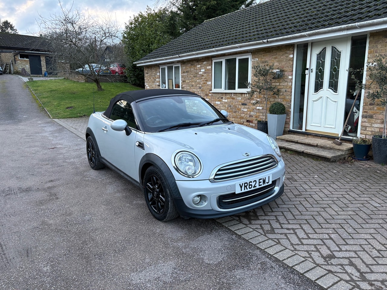 2012 MINI MINI Cooper Roadster - Picture 2 of 14