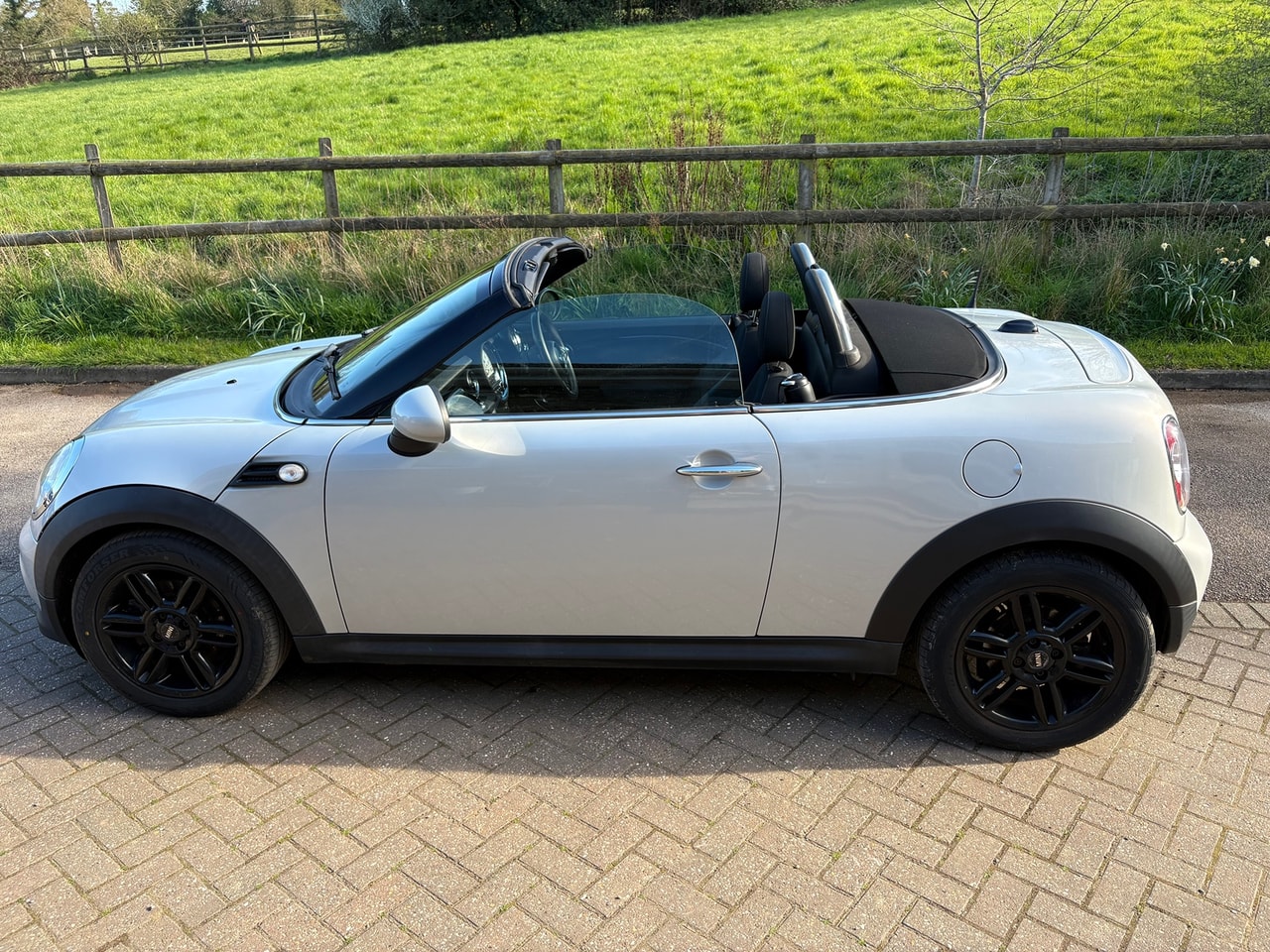 2012 MINI MINI Cooper Roadster - Picture 9 of 19