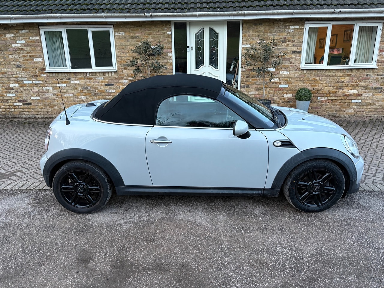 2012 MINI MINI Cooper Roadster - Picture 4 of 14