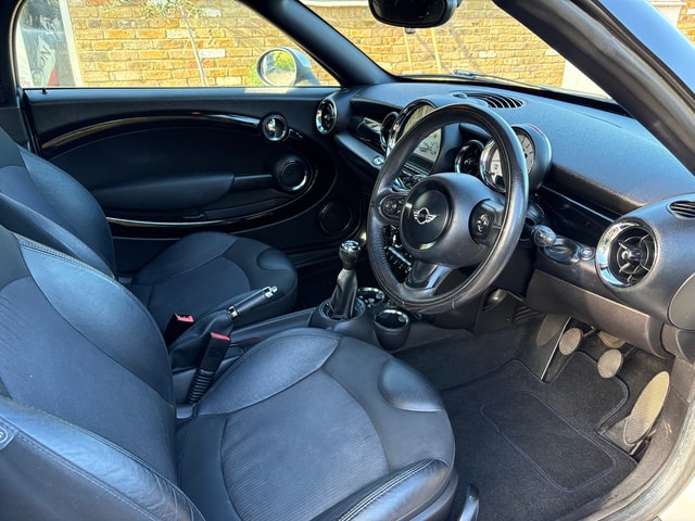 2012 MINI MINI Cooper Roadster - Picture 12 of 19