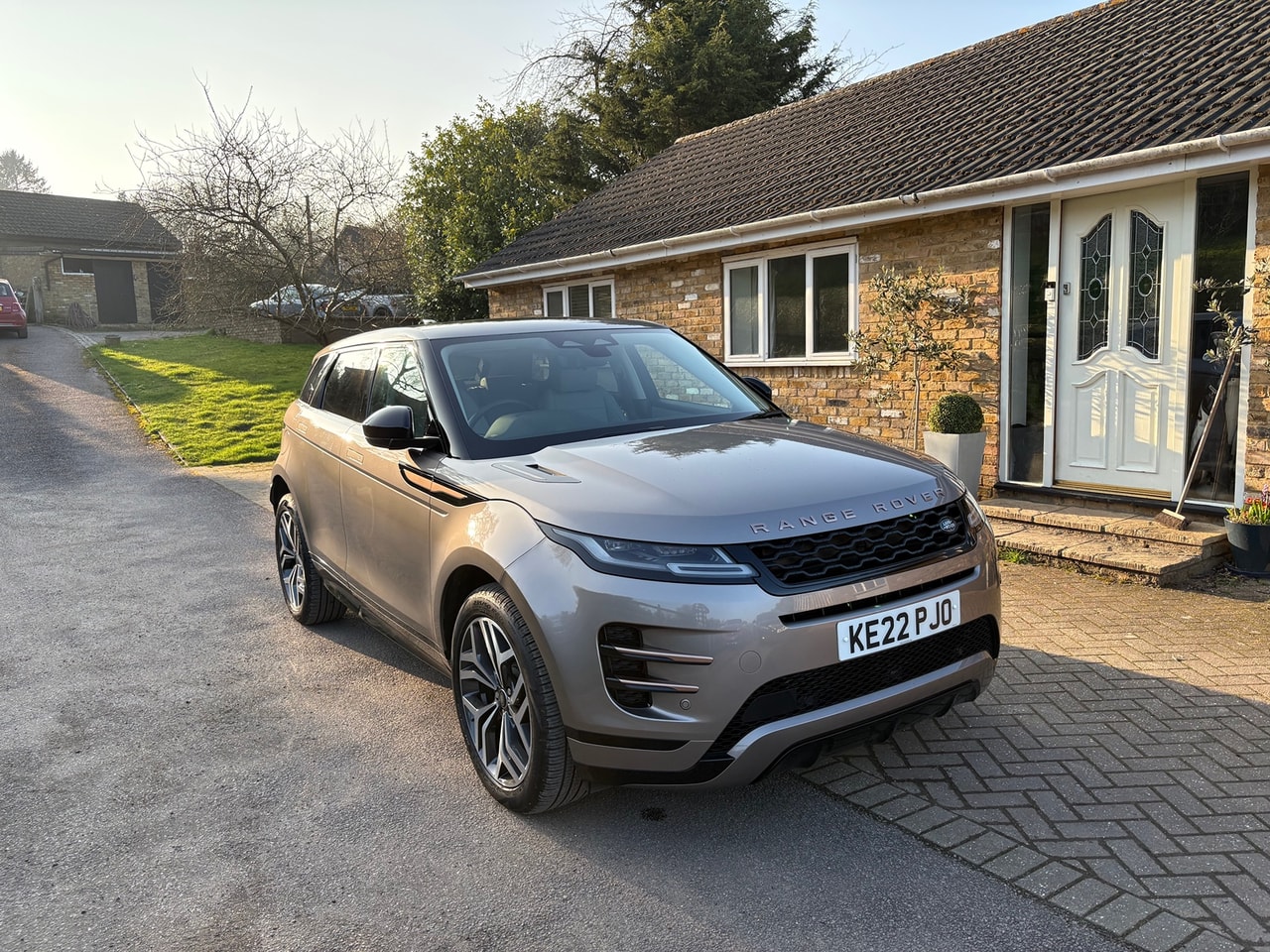 2022 LAND ROVER Range Rover Evoque P300e Autobiography AWD Auto - Picture 1 of 21