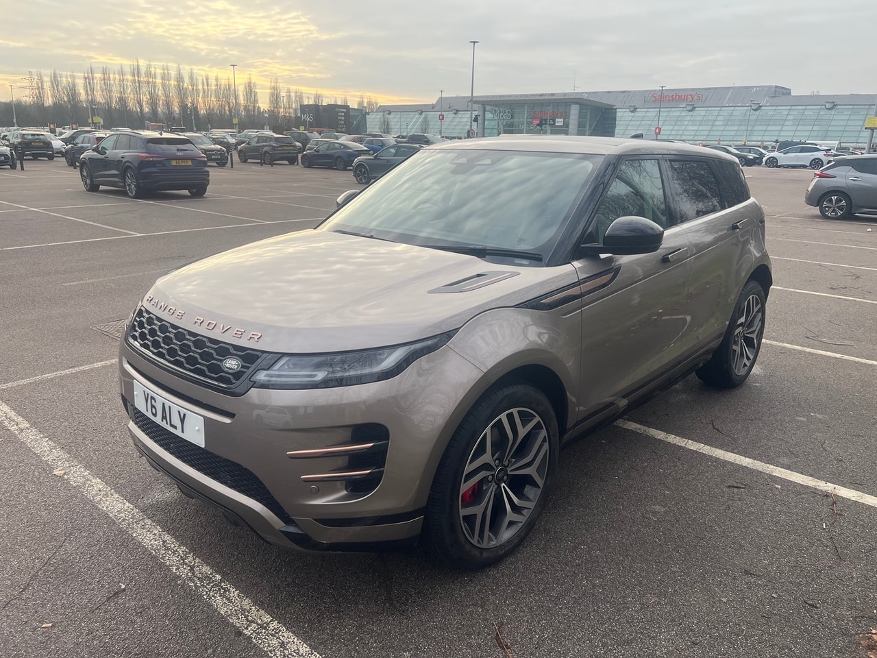 2022 LAND ROVER Range Rover Evoque P300e Autobiography AWD Auto - Picture 2 of 6