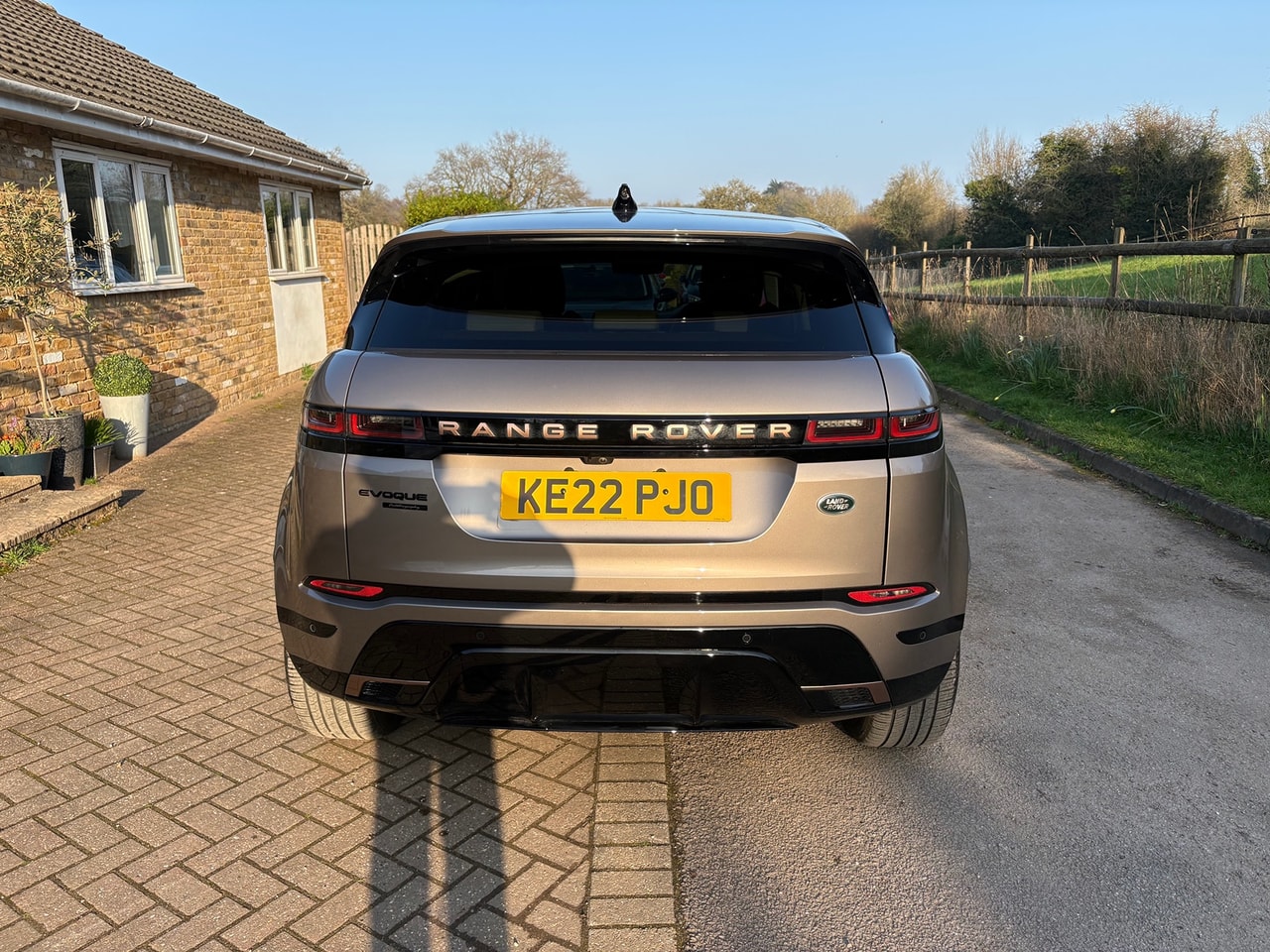 2022 LAND ROVER Range Rover Evoque P300e Autobiography AWD Auto - Picture 4 of 21