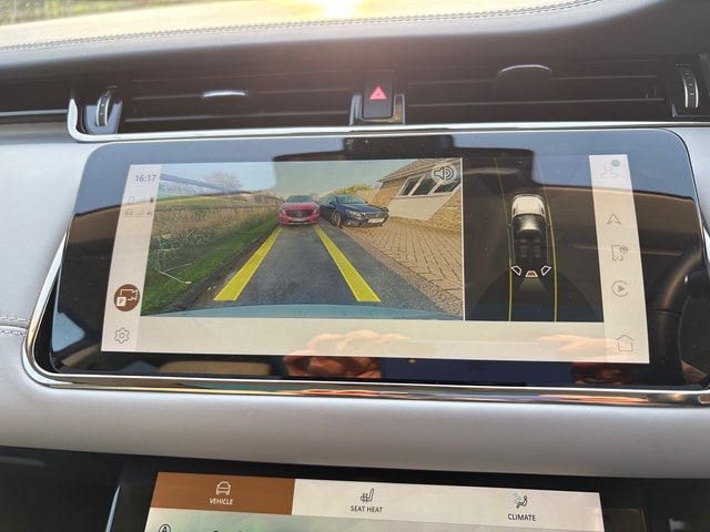 2022 LAND ROVER Range Rover Evoque P300e Autobiography AWD Auto - Picture 14 of 21