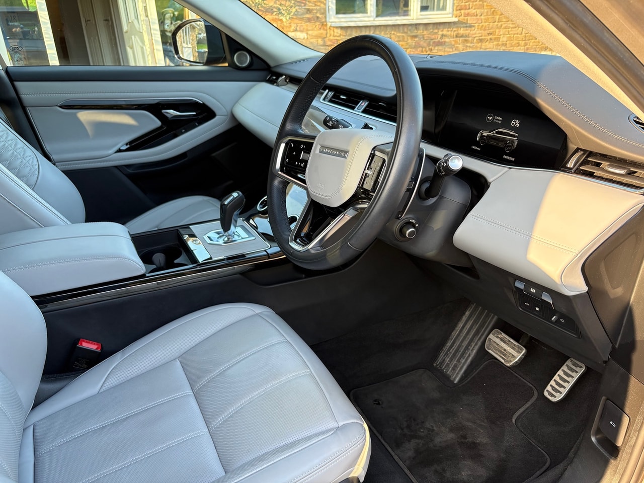 2022 LAND ROVER Range Rover Evoque P300e Autobiography AWD Auto - Picture 6 of 21