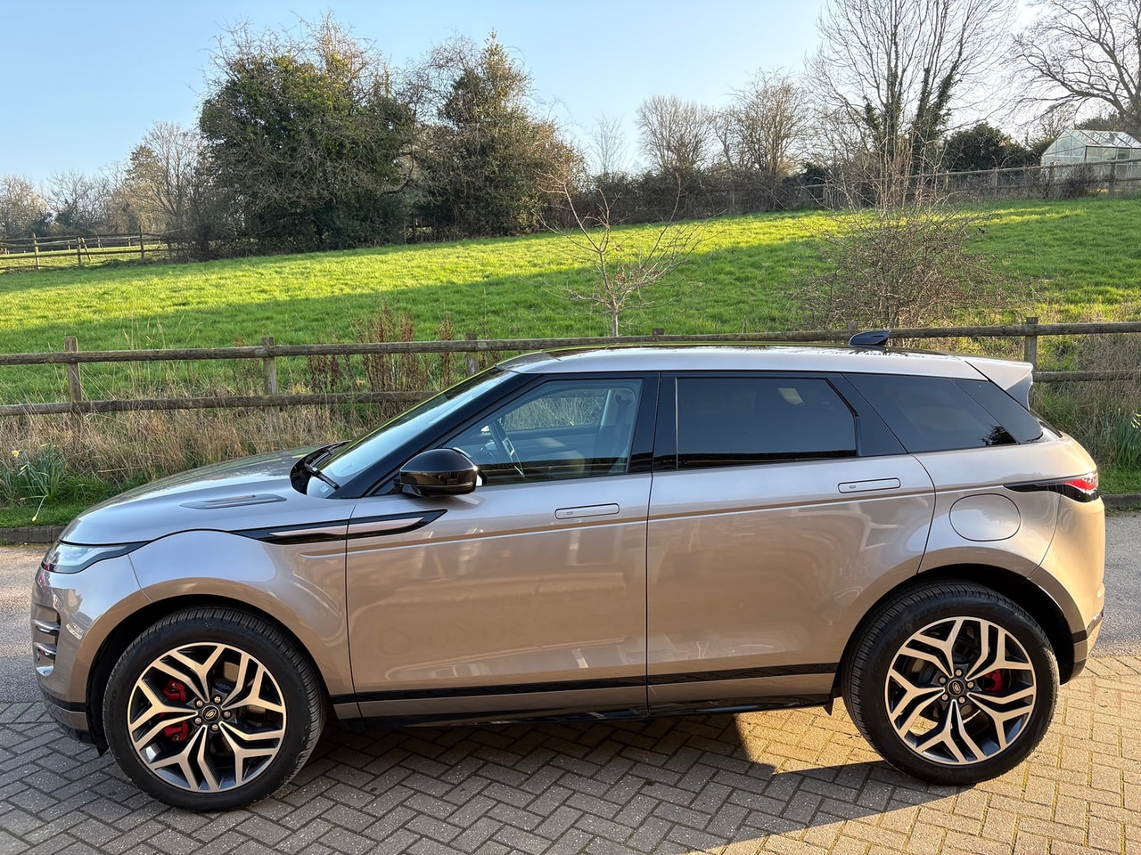 2022 LAND ROVER Range Rover Evoque P300e Autobiography AWD Auto - Picture 3 of 21