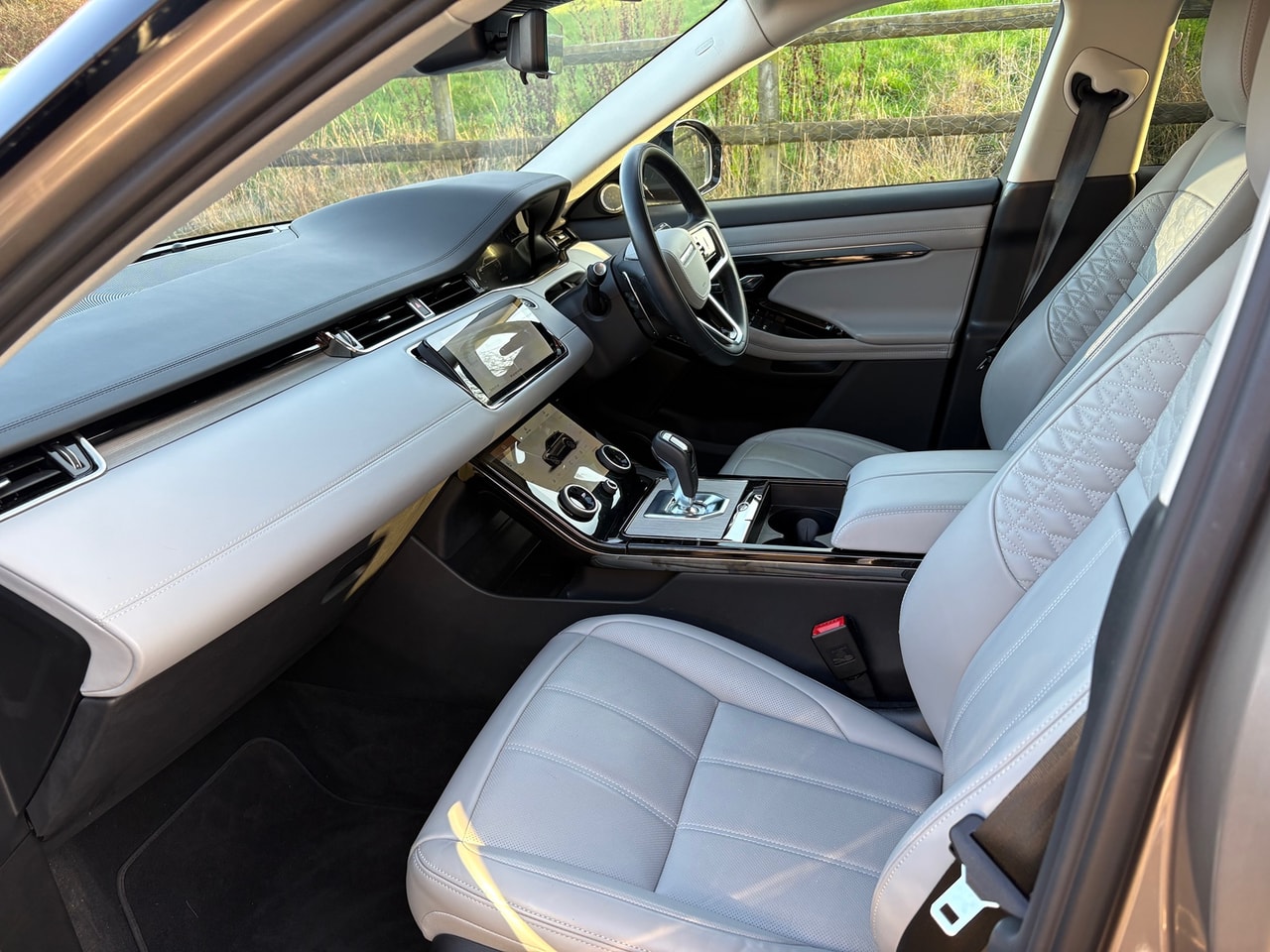 2022 LAND ROVER Range Rover Evoque P300e Autobiography AWD Auto - Picture 10 of 21