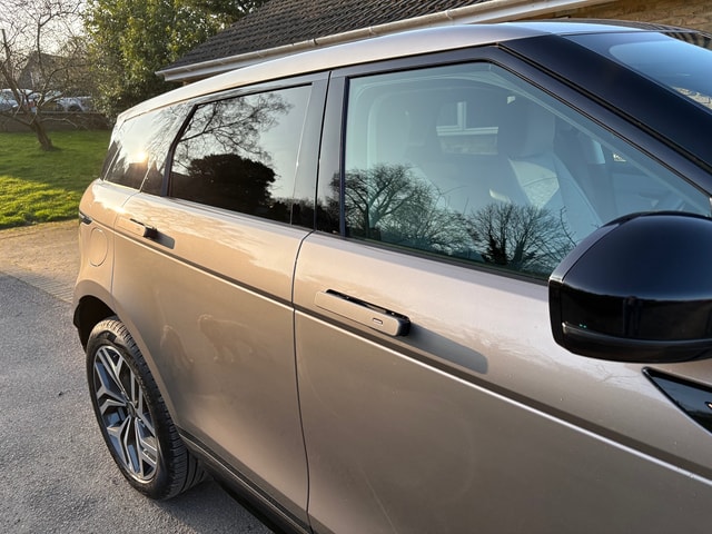 2022 LAND ROVER Range Rover Evoque P300e Autobiography AWD Auto - Picture 11 of 21