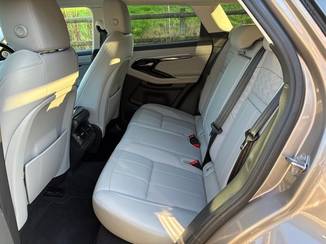 2022 LAND ROVER Range Rover Evoque P300e Autobiography AWD Auto - Picture 12 of 21