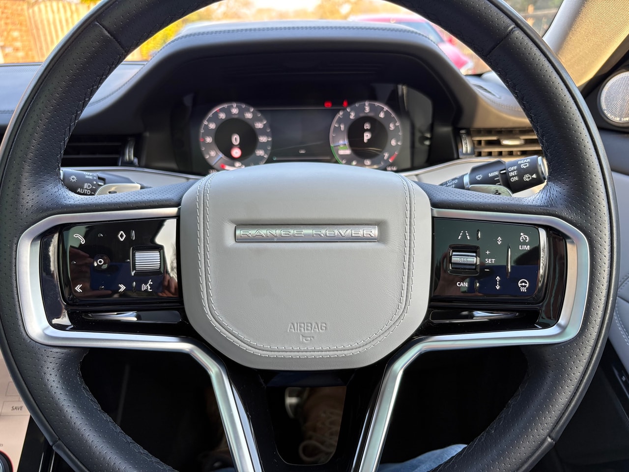 2022 LAND ROVER Range Rover Evoque P300e Autobiography AWD Auto - Picture 7 of 21