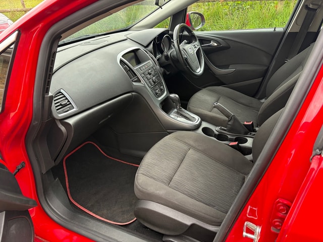 2015 VAUXHALL Astra Tech Line 1.6i 16v VVT (115PS) Auto - Picture 11 of 16