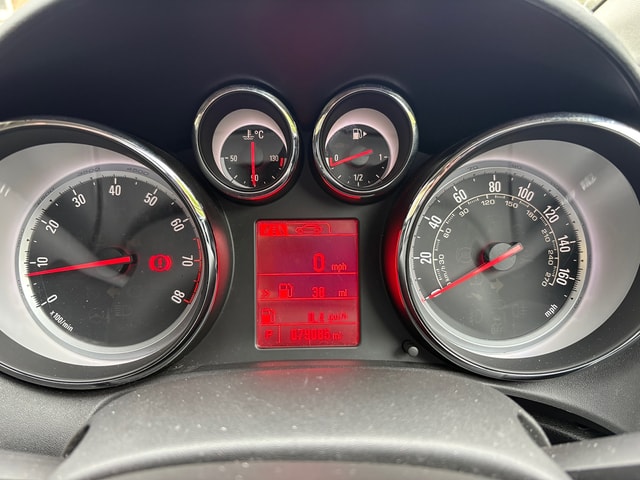2015 VAUXHALL Astra Tech Line 1.6i 16v VVT (115PS) Auto - Picture 12 of 16