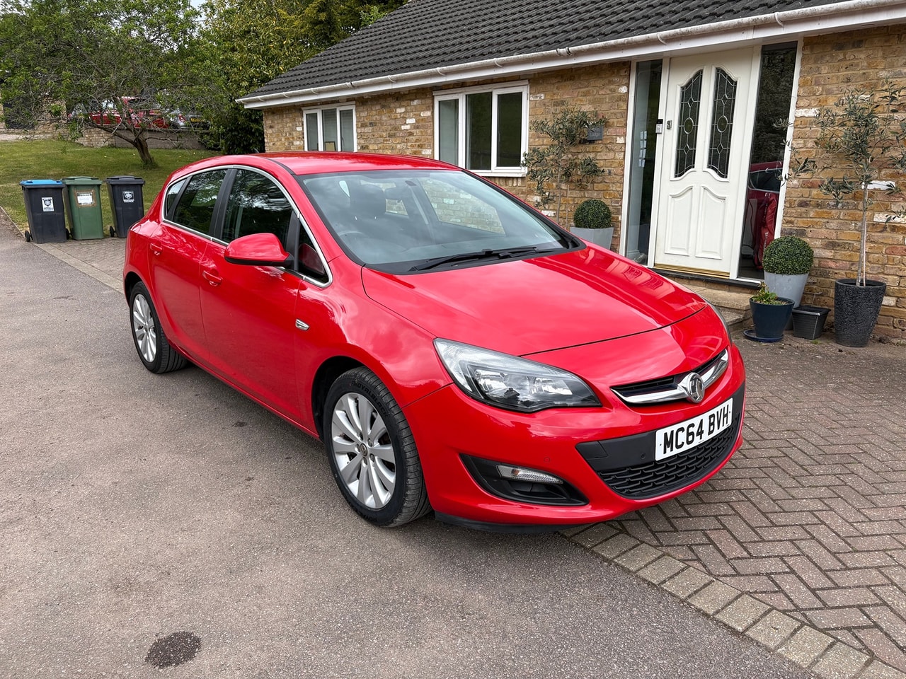 2015 VAUXHALL Astra Tech Line 1.6i 16v VVT (115PS) Auto - Picture 1 of 16