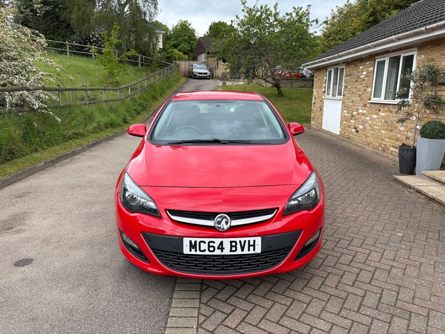 2015 VAUXHALL Astra Tech Line 1.6i 16v VVT (115PS) Auto - Picture 2 of 16