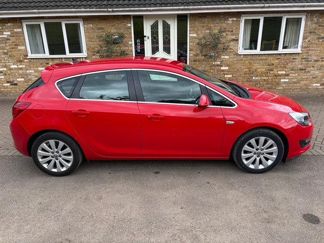 2015 VAUXHALL Astra Tech Line 1.6i 16v VVT (115PS) Auto - Picture 3 of 16