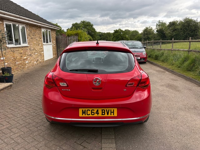 2015 VAUXHALL Astra Tech Line 1.6i 16v VVT (115PS) Auto - Picture 4 of 16