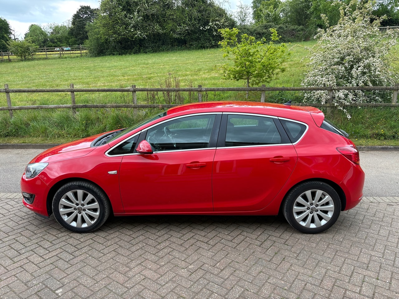 2015 VAUXHALL Astra Tech Line 1.6i 16v VVT (115PS) Auto - Picture 5 of 16