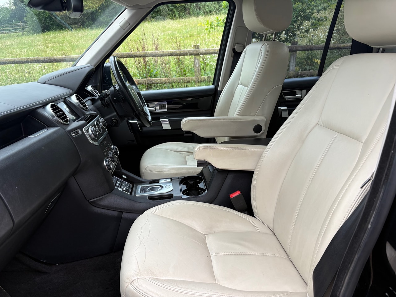 2014 LAND ROVER Discovery 3.0 SDV6 HSE Luxury - Picture 15 of 21