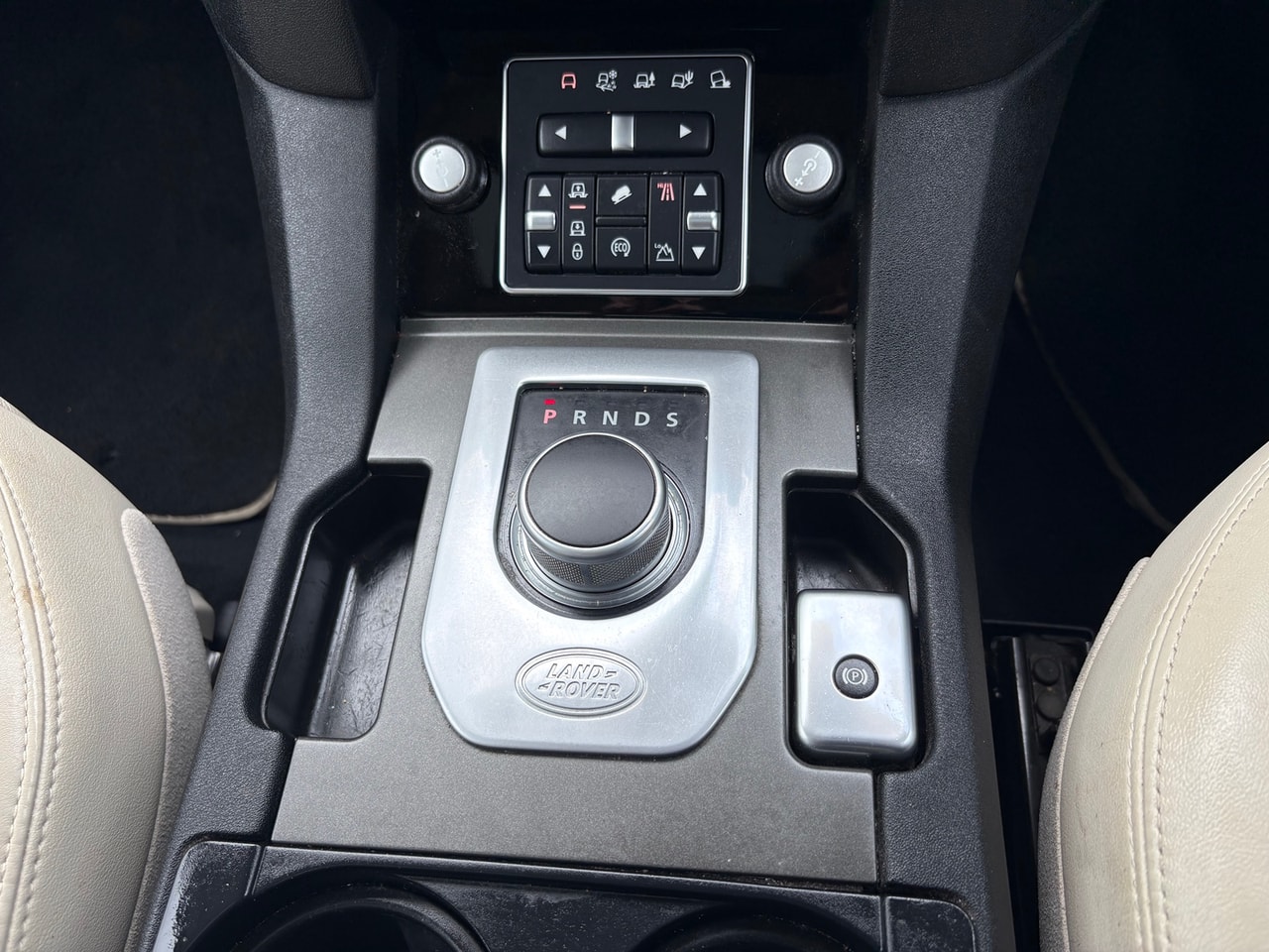 2014 LAND ROVER Discovery 3.0 SDV6 HSE Luxury - Picture 16 of 21